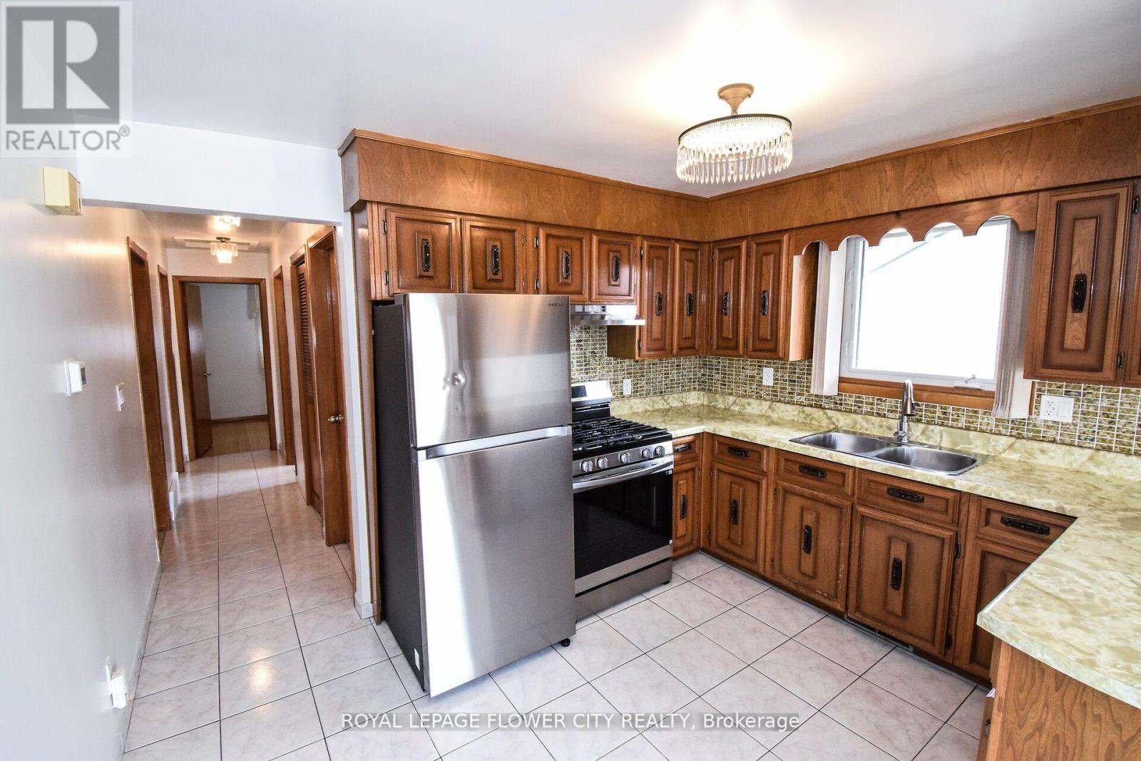 43 Mary Street, Fort Erie, Ontario  L2A 4A4 - Photo 12 - X12389250