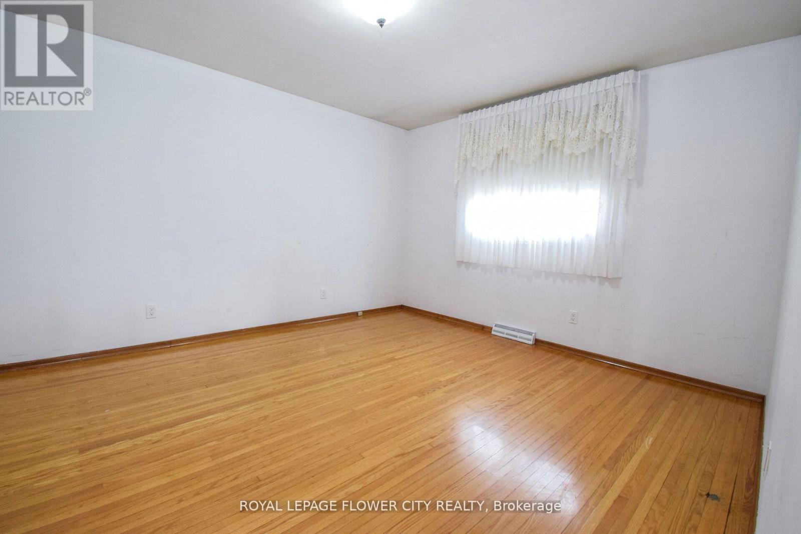 43 Mary Street, Fort Erie, Ontario  L2A 4A4 - Photo 14 - X12389250