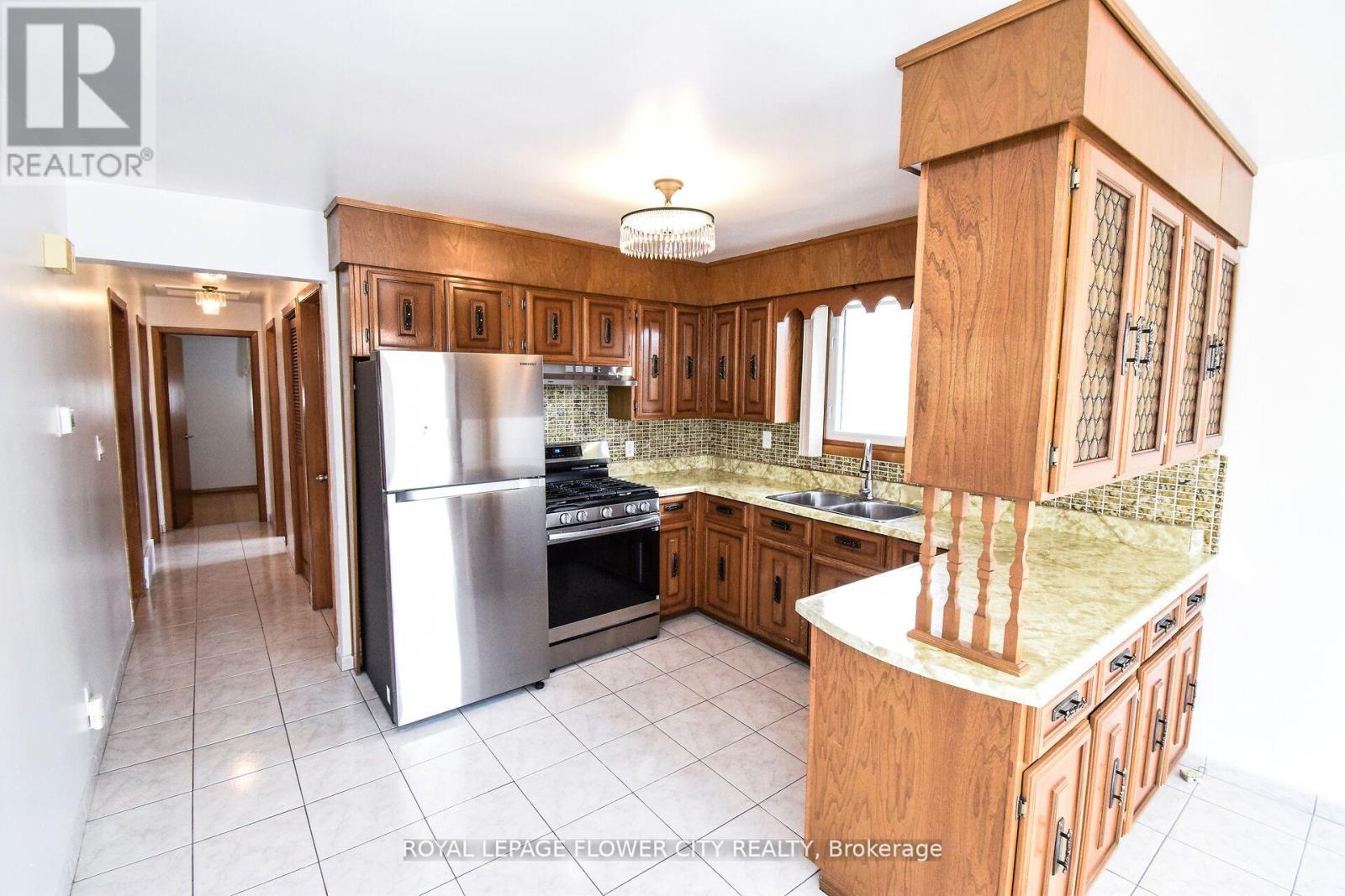 43 Mary Street, Fort Erie, Ontario  L2A 4A4 - Photo 9 - X12389250