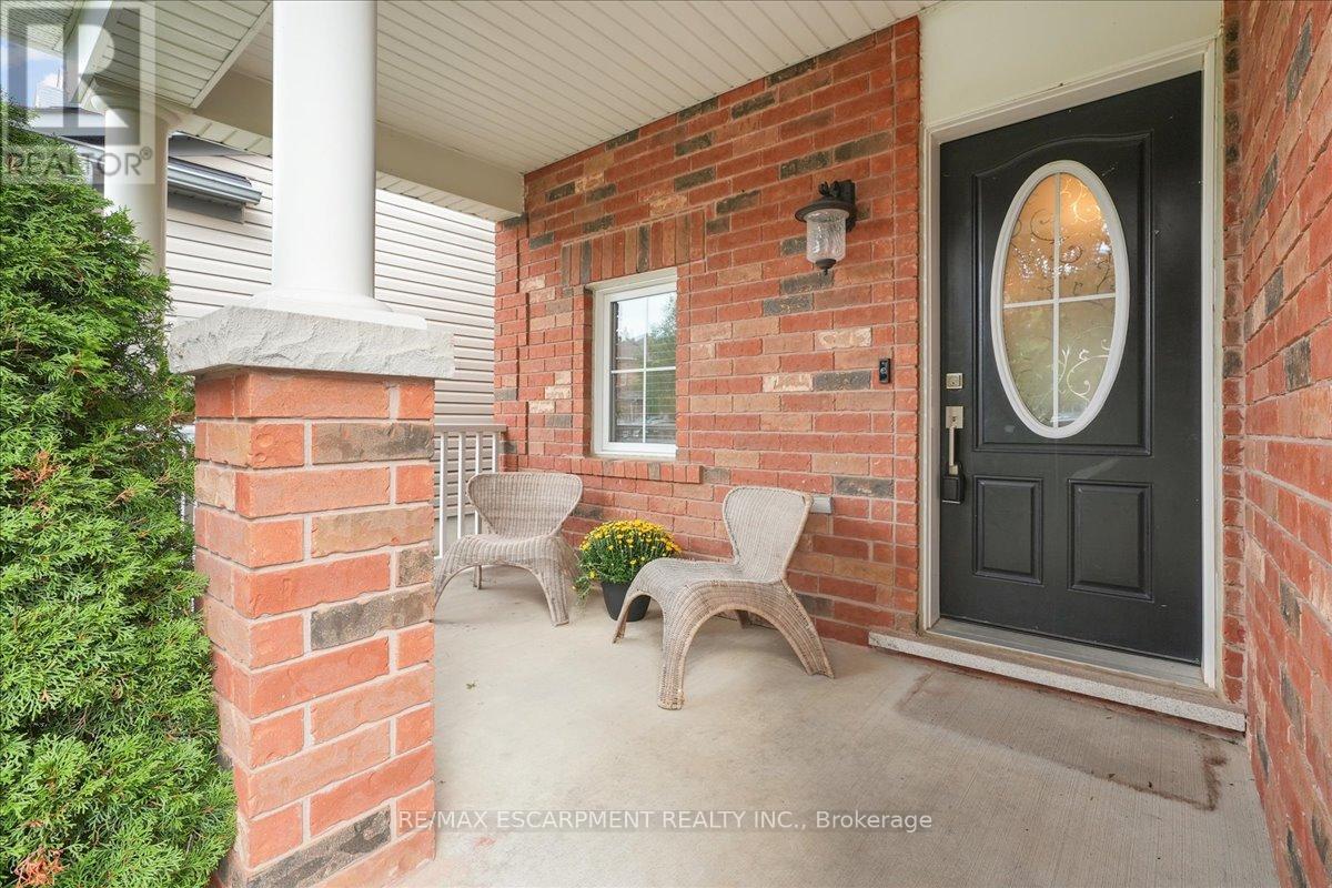 Property at 40 PEER COURT image 2