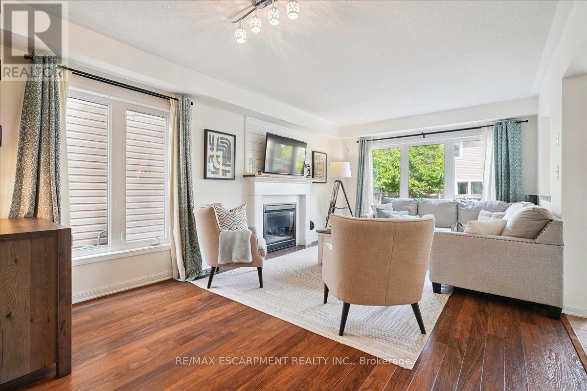 Property at 40 PEER COURT image 4