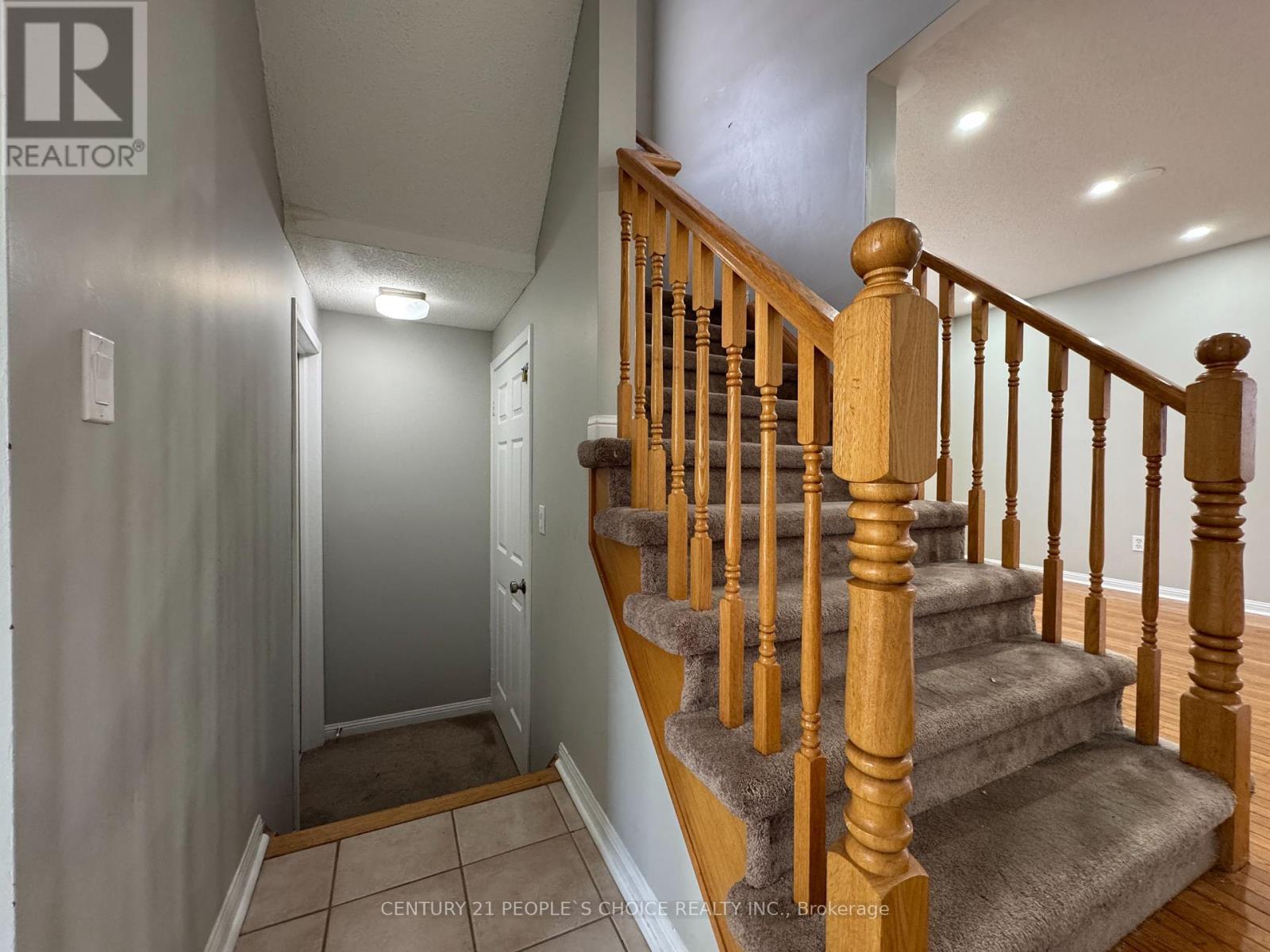 657 Thompson Road S, Milton, Ontario  L9T 5W8 - Photo 5 - W12323850