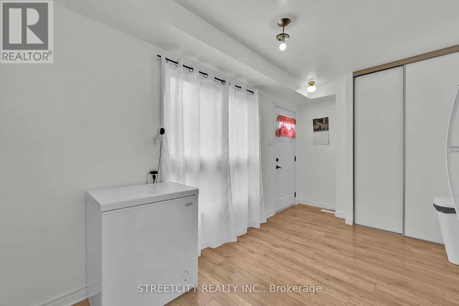 8 - 253 Taylor Street, London East, Ontario  N5Y 2J6 - Photo 5 - X12389509
