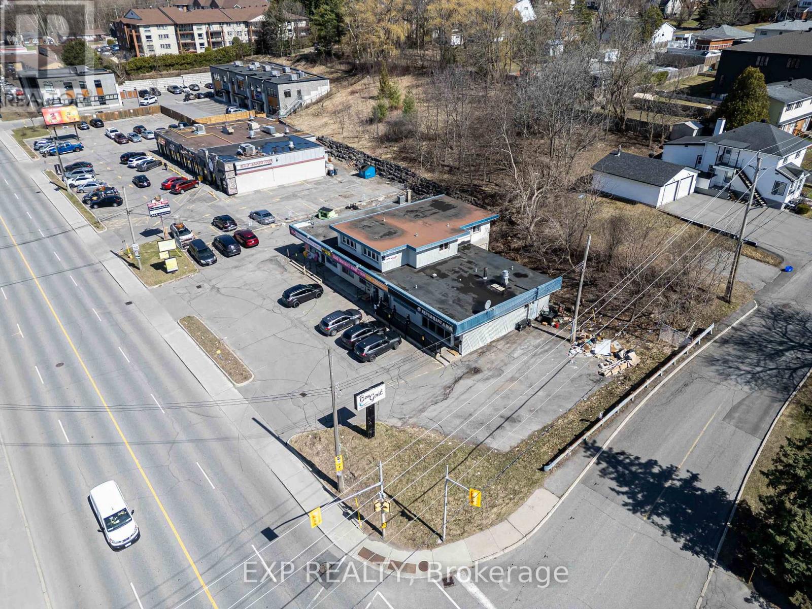 2564 - 2580 St Joseph Boulevard, Ottawa, Ontario K1C 1G3 - Photo 8 - X12389496