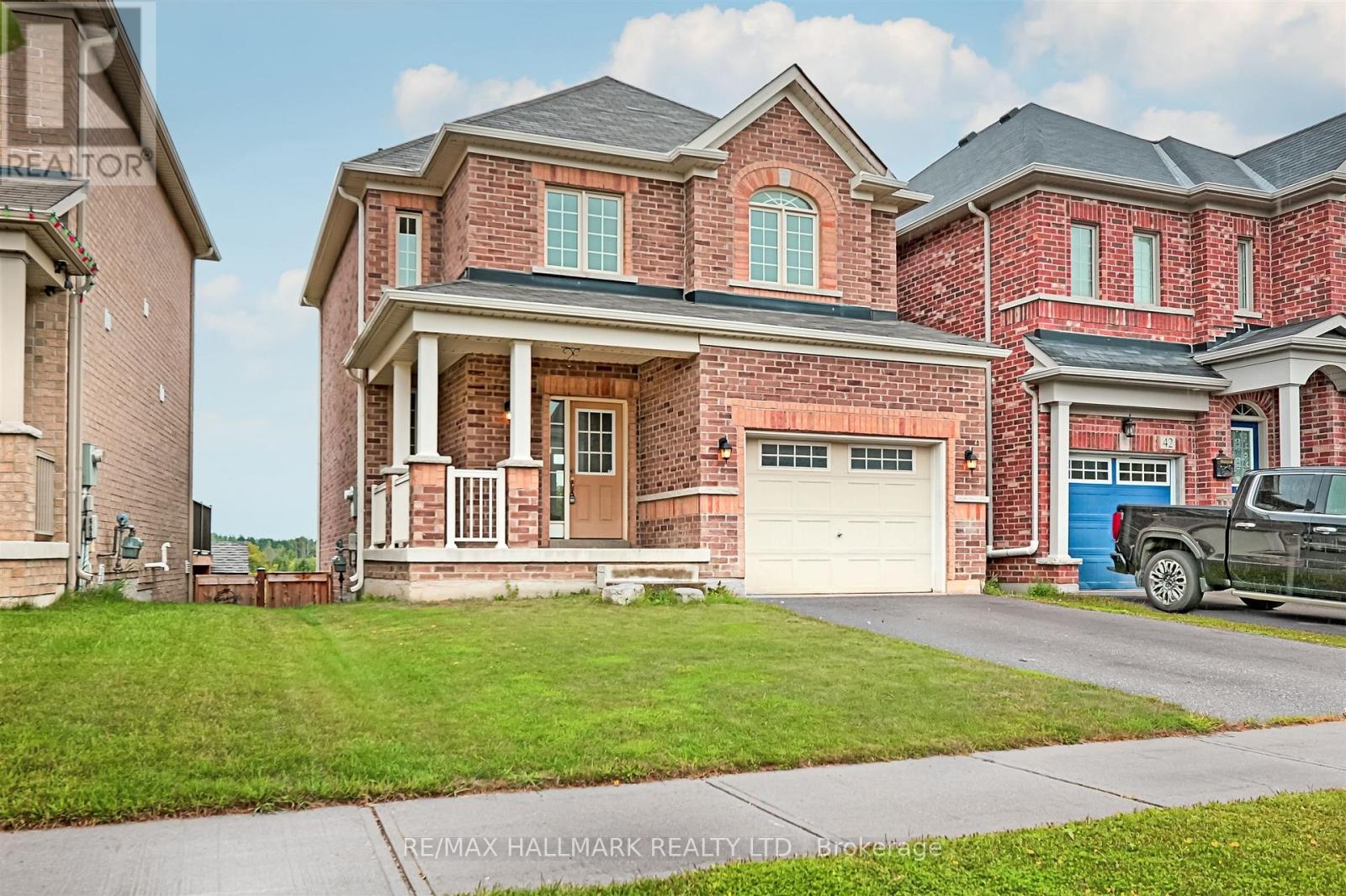 44 Strachan Trail, New Tecumseth, Ontario  L0G 1A0 - Photo 2 - N12389409