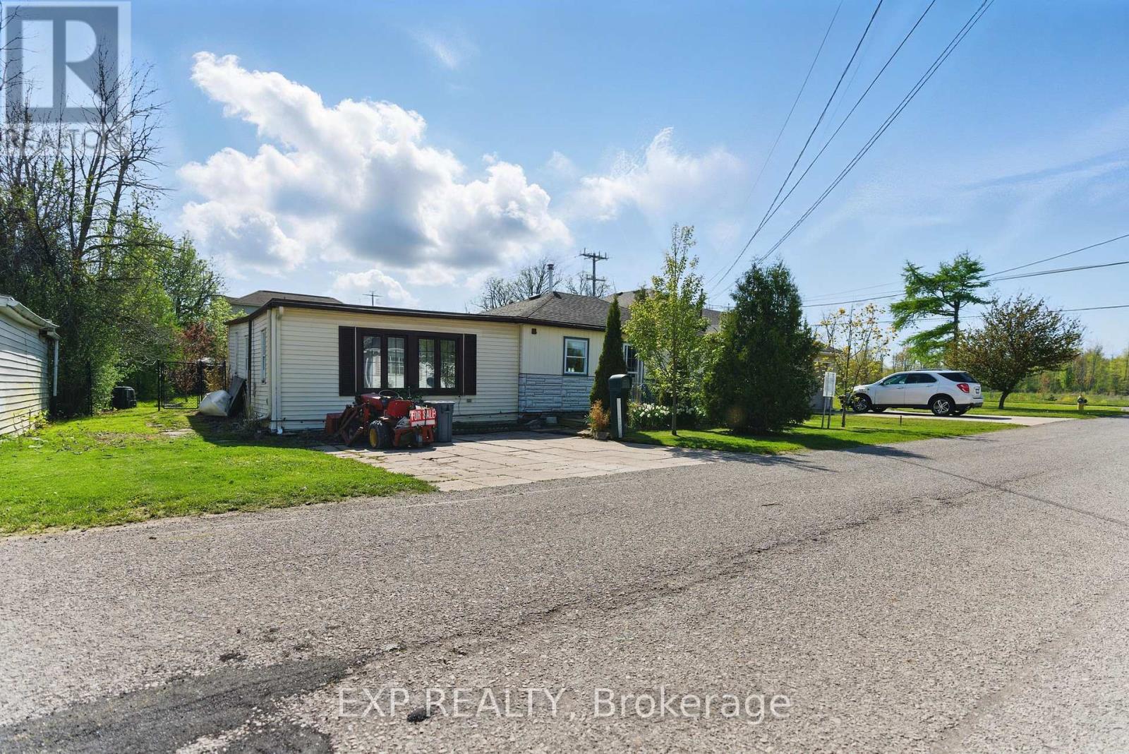 99 Joseph Street, Fort Erie, Ontario  L2A 5J6 - Photo 5 - X12389462