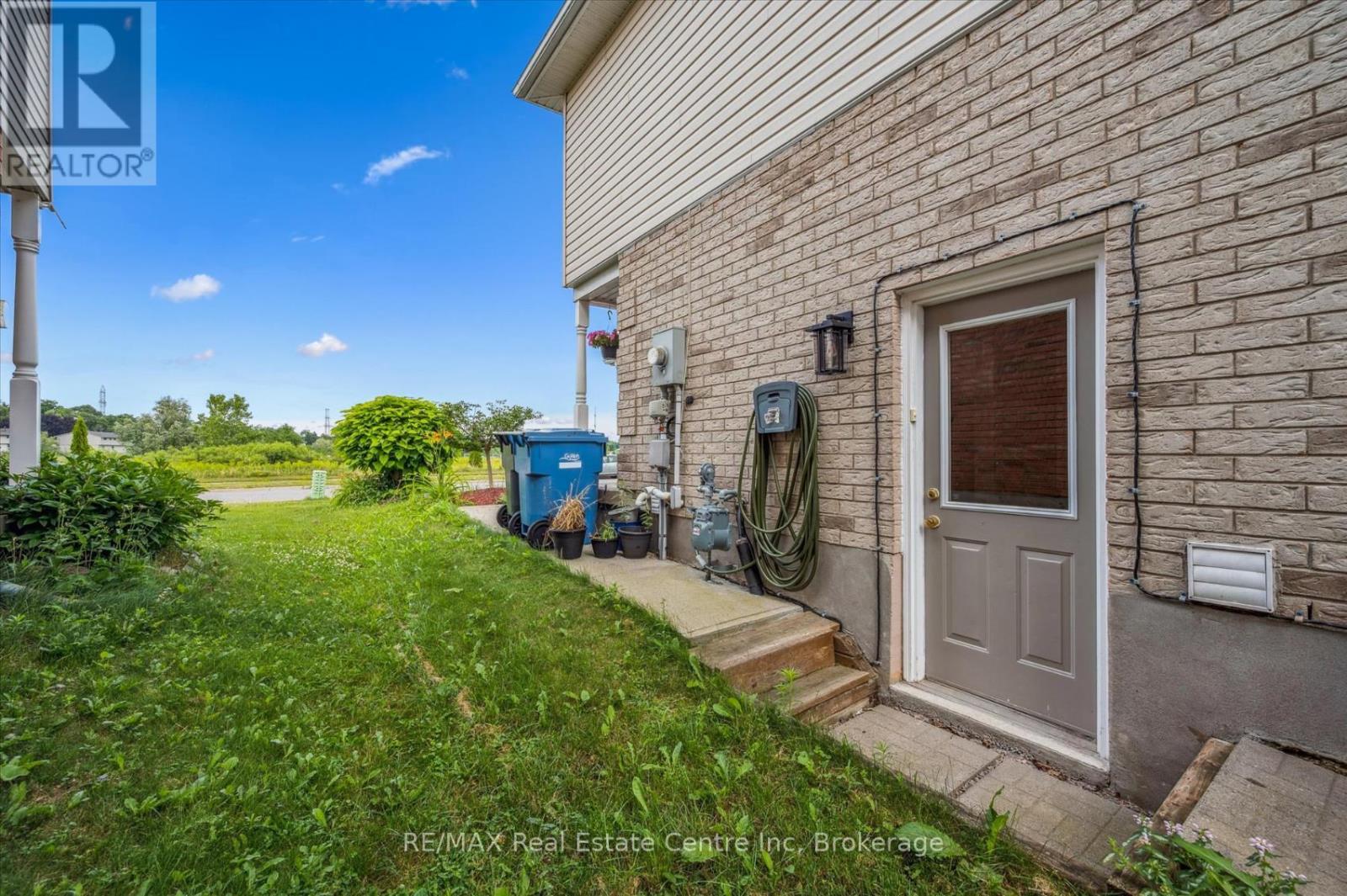 161 Stephanie Drive, Guelph, Ontario N1K 1X7 - Photo 12 - X12389511