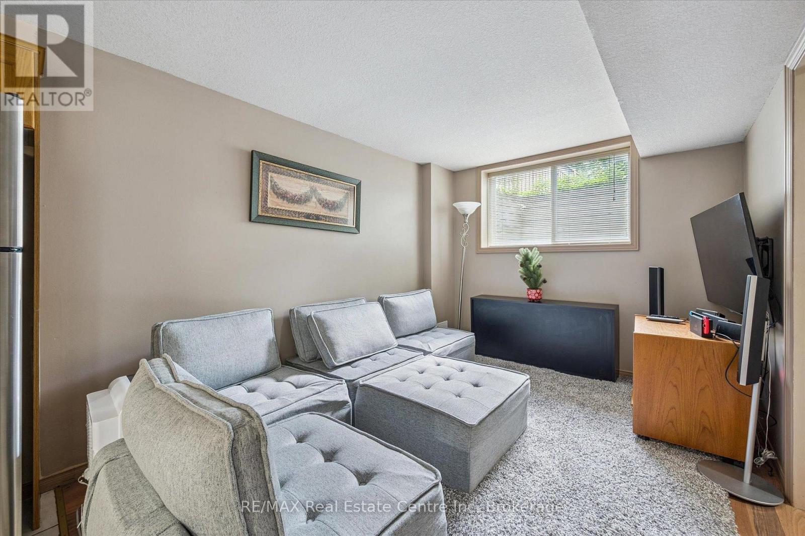 161 Stephanie Drive, Guelph, Ontario N1K 1X7 - Photo 13 - X12389511