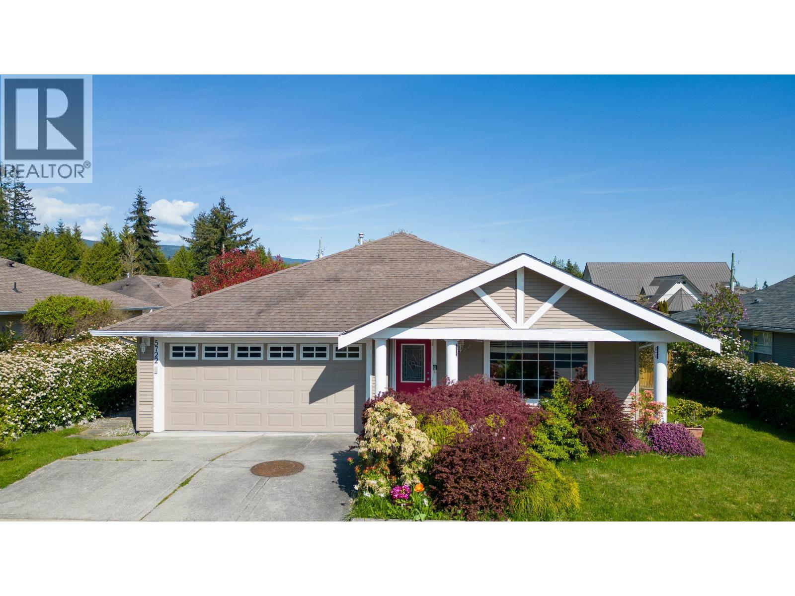5722 EMILY WAY, Sechelt, British Columbia