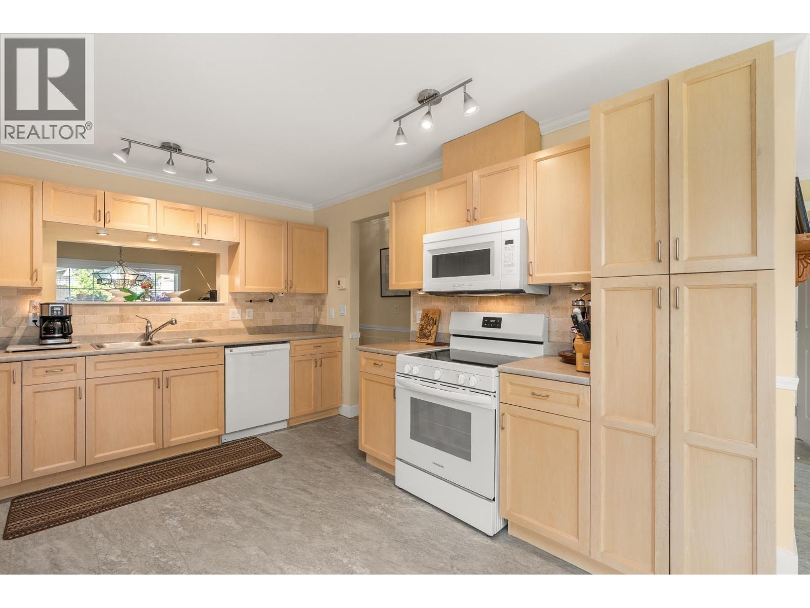 5722 Emily Way, Sechelt, British Columbia  V7Z 0N5 - Photo 12 - R3044854