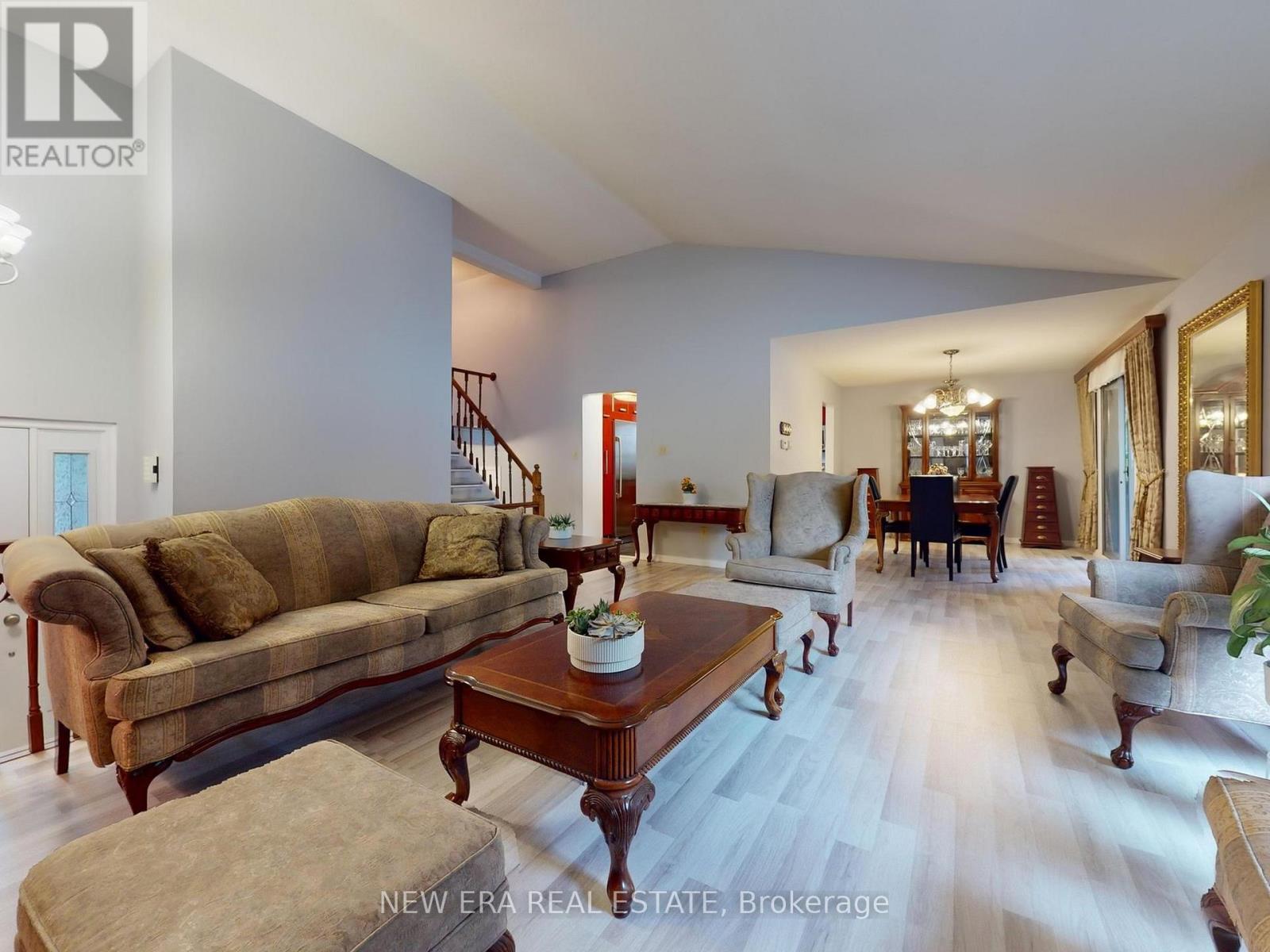2669 Inlake Court, Mississauga (Meadowvale), Ontario  L5N 2A6 - Photo 5 - W12389331