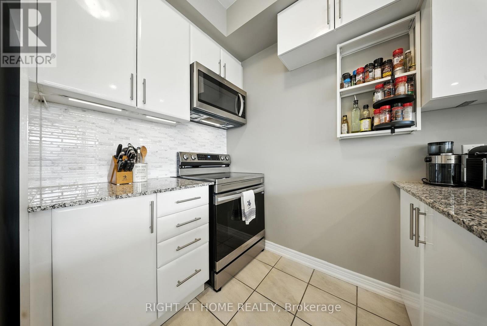 311 - 2370 Khalsa Gate, Oakville, Ontario  L6M 1P5 - Photo 7 - W12389349