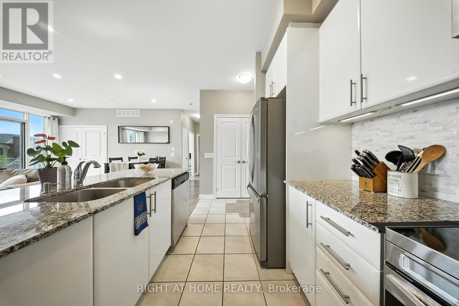 311 - 2370 Khalsa Gate, Oakville, Ontario  L6M 1P5 - Photo 8 - W12389349