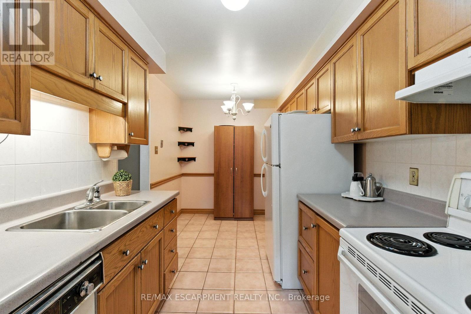 5 - 3008 Palmer Drive, Burlington (Palmer), Ontario  L7M 1L2 - Photo 12 - W12389350