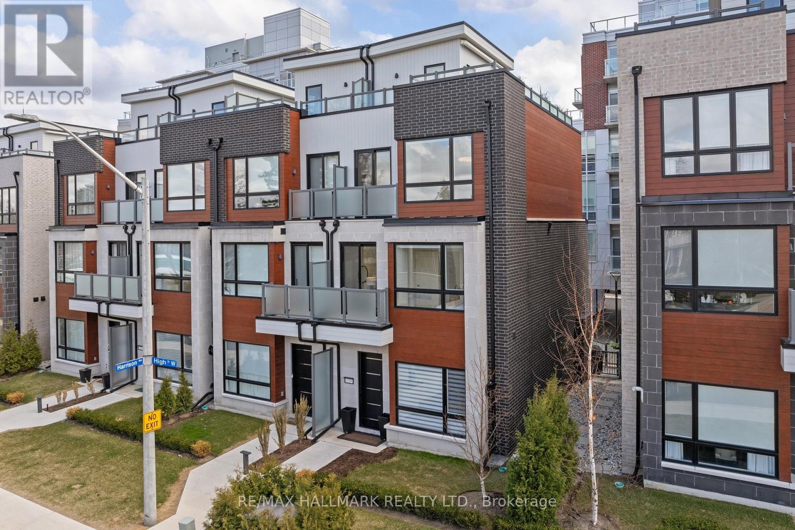 129 High Street W, Mississauga, Ontario  L5H 1K4 - Photo 1 - W12389364