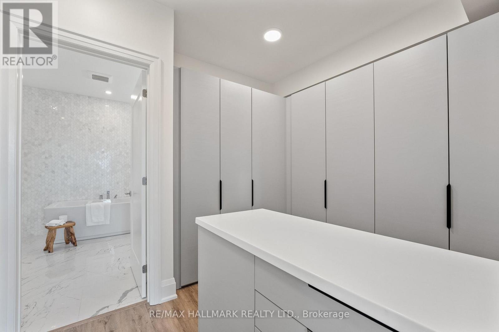 129 High Street W, Mississauga, Ontario  L5H 1K4 - Photo 28 - W12389364