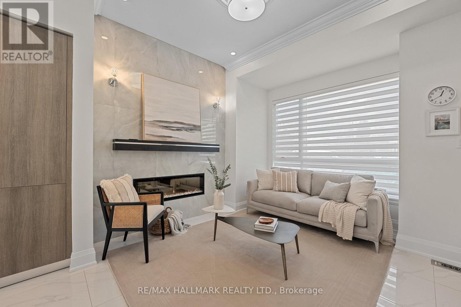 129 High Street W, Mississauga, Ontario  L5H 1K4 - Photo 6 - W12389364