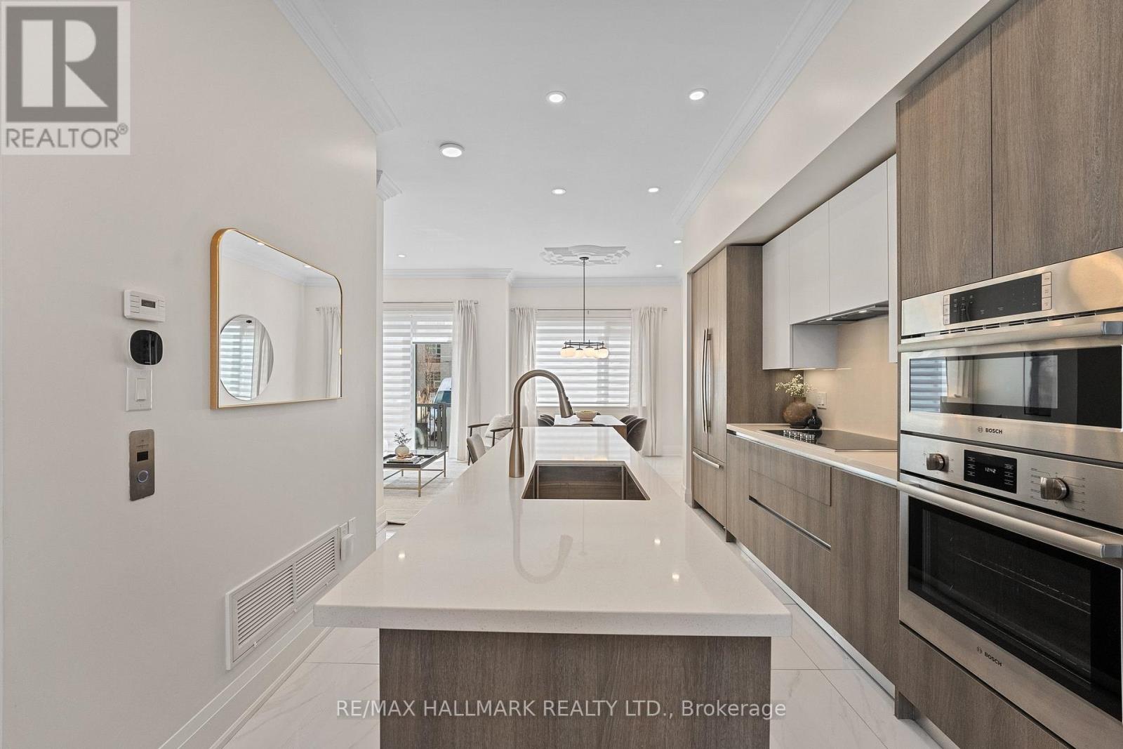129 High Street W, Mississauga, Ontario  L5H 1K4 - Photo 8 - W12389364