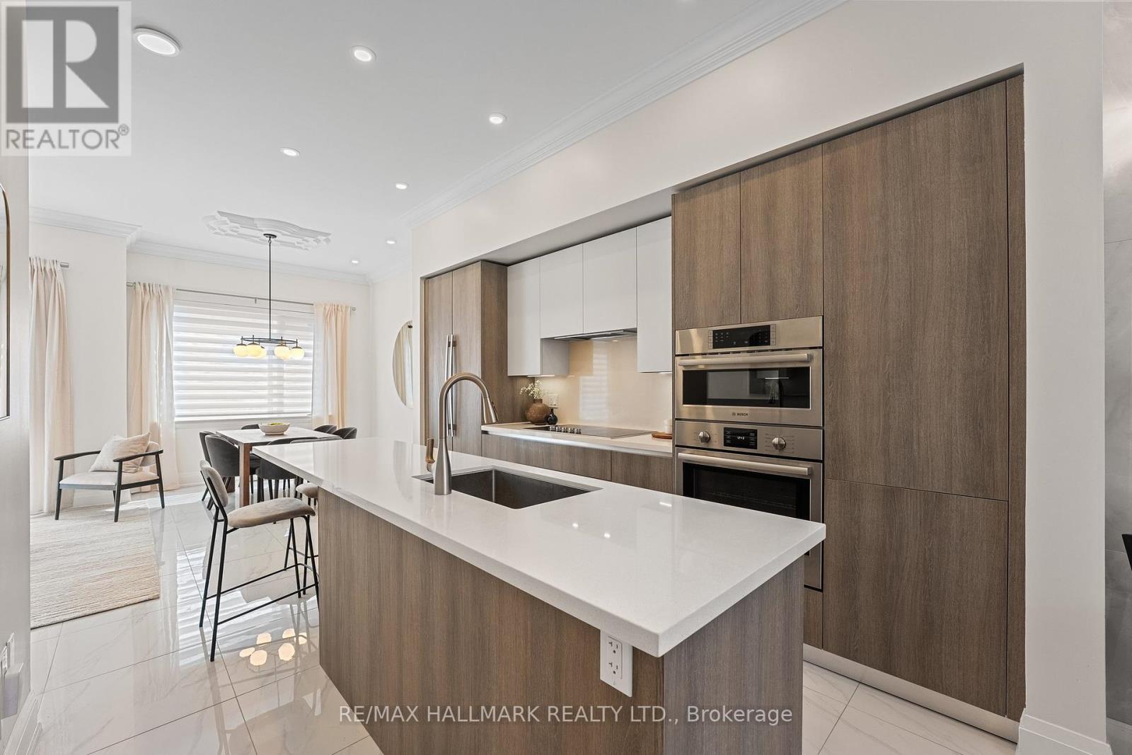 129 High Street W, Mississauga, Ontario  L5H 1K4 - Photo 9 - W12389364