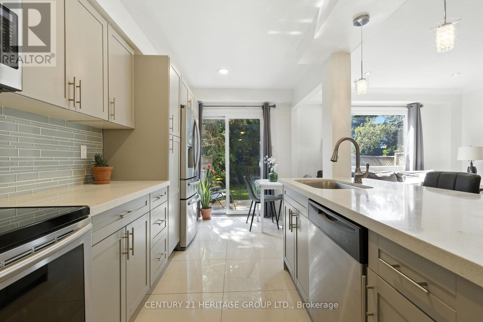 Property at 884 CLANCEY CRESCENT image 5