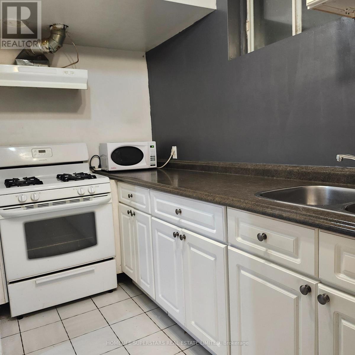 Basement - 48 Shockley Drive, Toronto, Ontario  M9V 4X5 - Photo 2 - W12273926
