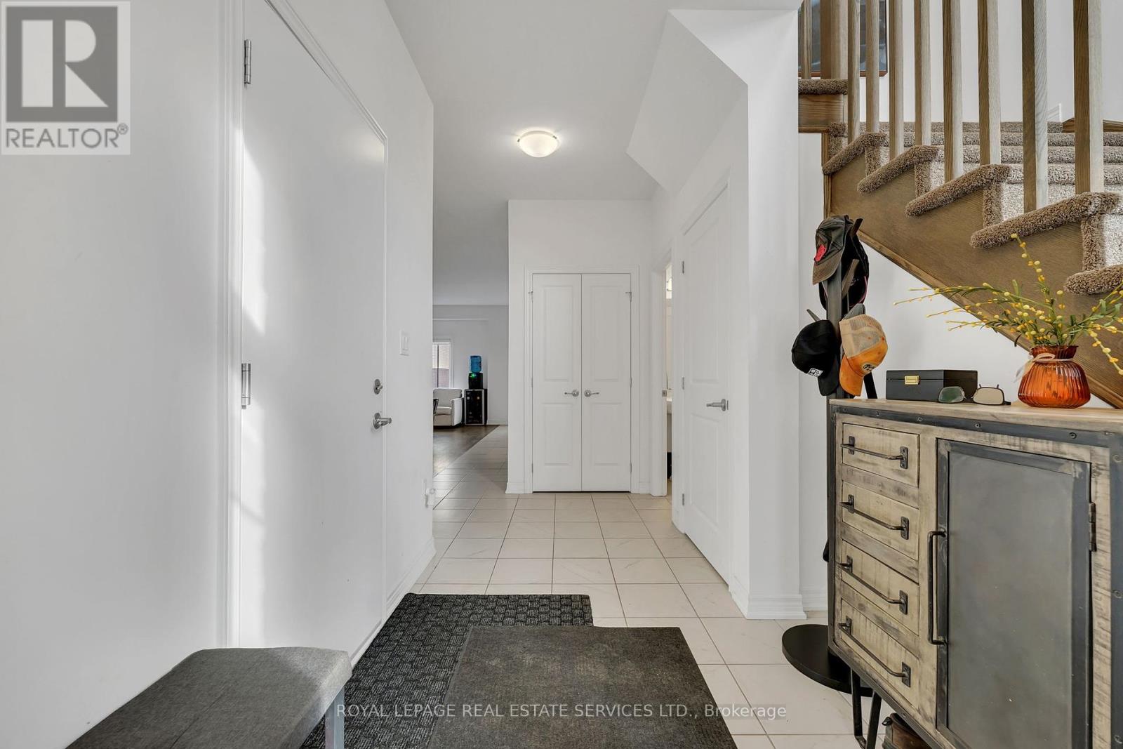 241 Longboat Run, Brantford, Ontario  N3T 5L5 - Photo 9 - X12389316