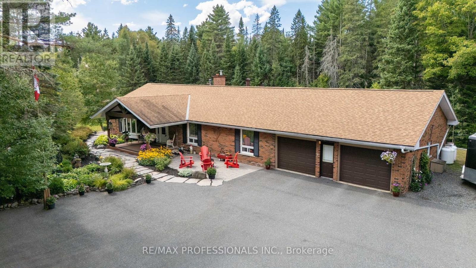 127 SOUTH LANCELOT ROAD, Huntsville, Ontario