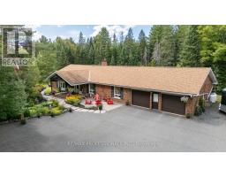 127 SOUTH LANCELOT ROAD, Huntsville, Ontario