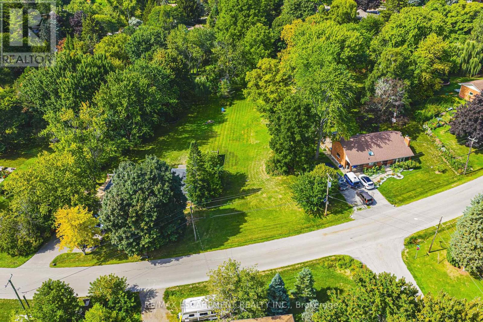 24 Rosebough Street, Hamilton, Ontario  L9H 5C5 - Photo 2 - X12389429