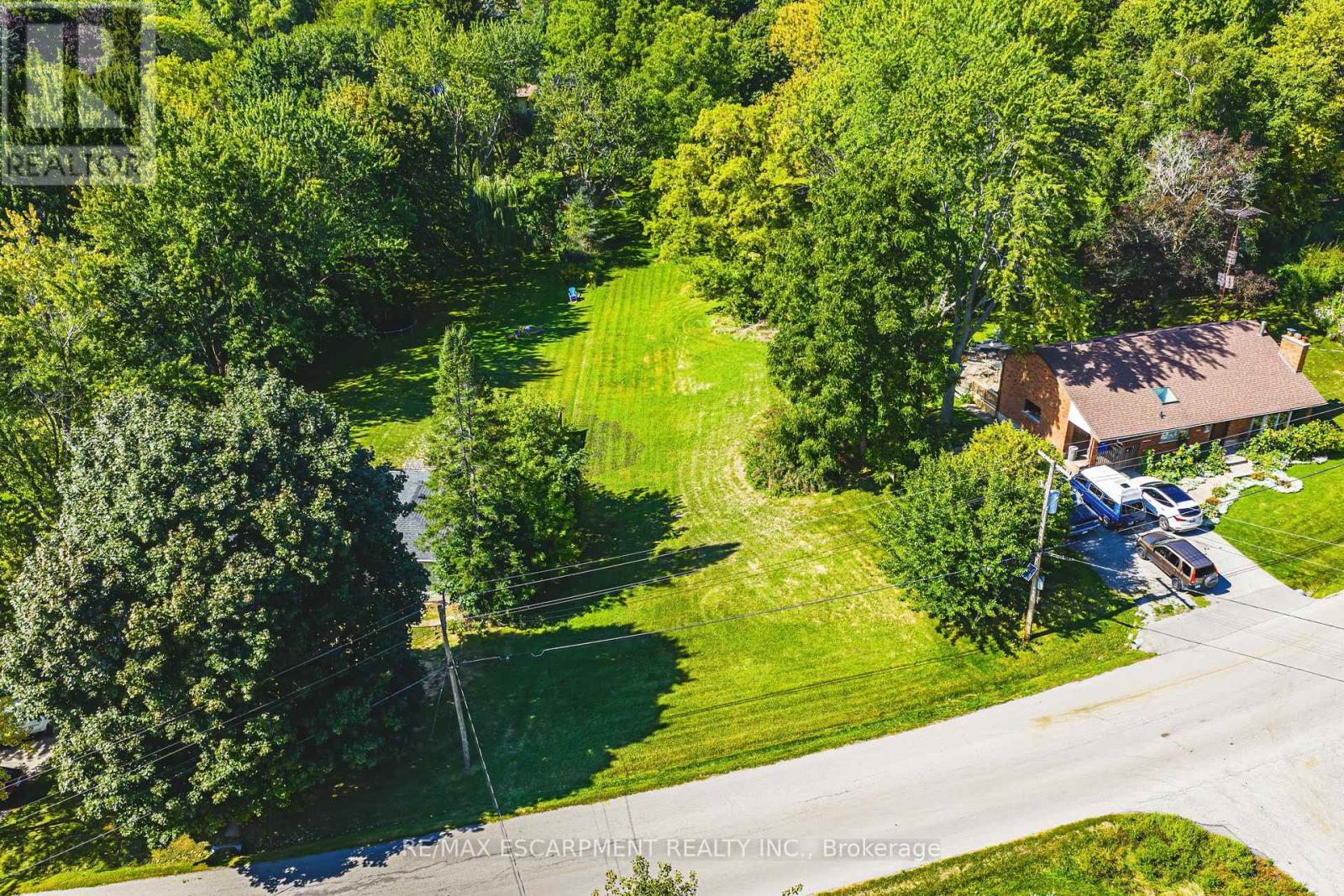 24 Rosebough Street, Hamilton, Ontario  L9H 5C5 - Photo 6 - X12389429