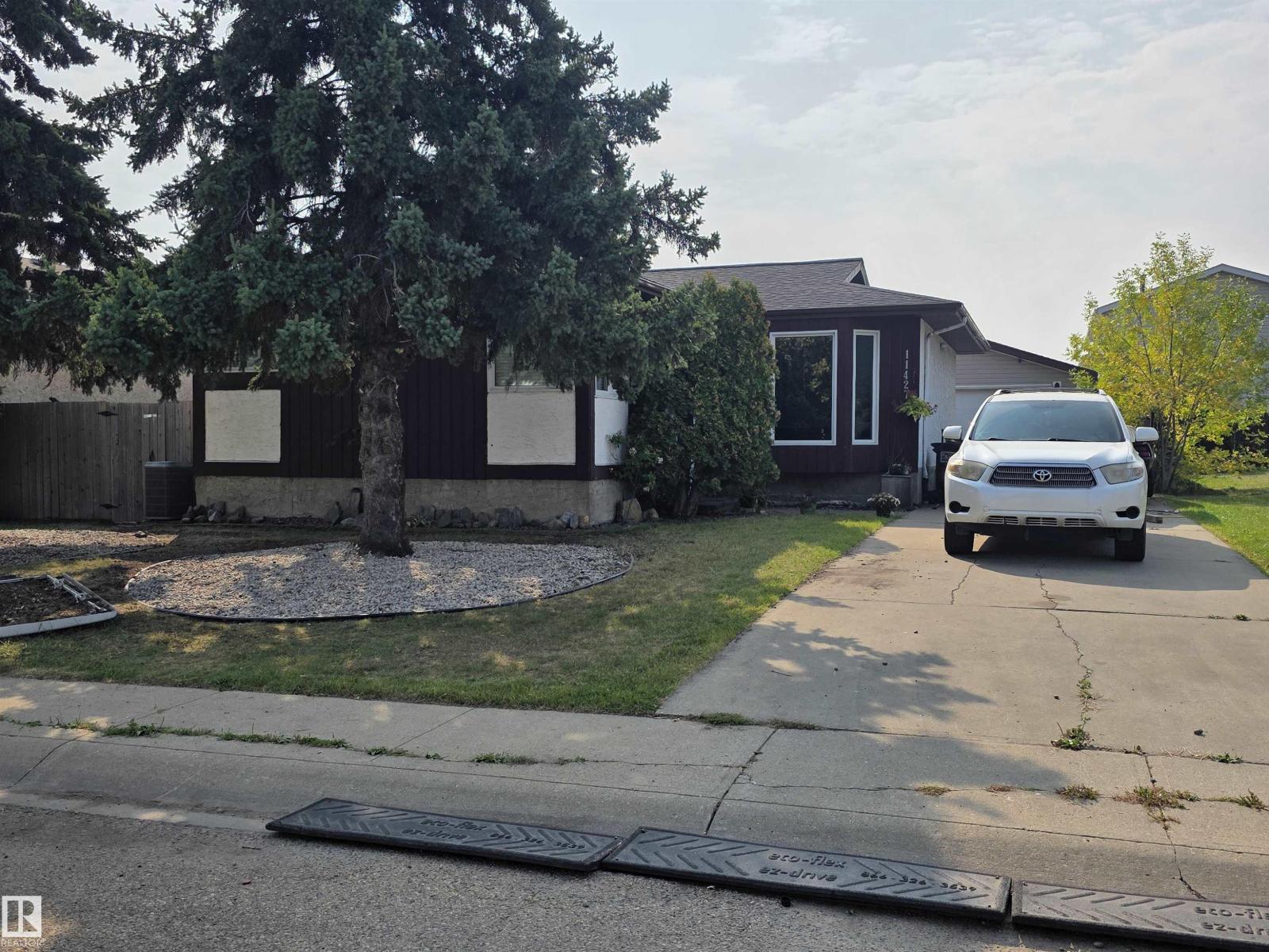 11427 141 AV NW, Edmonton, Alberta