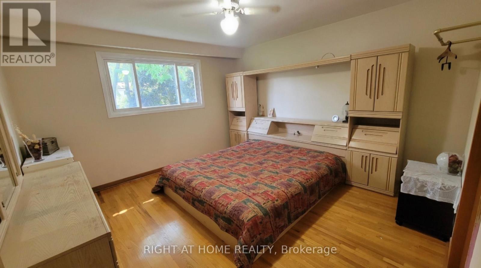 12 Fairglen Avenue, Toronto (L'amoreaux), Ontario  M1W 1G7 - Photo 8 - E12388519
