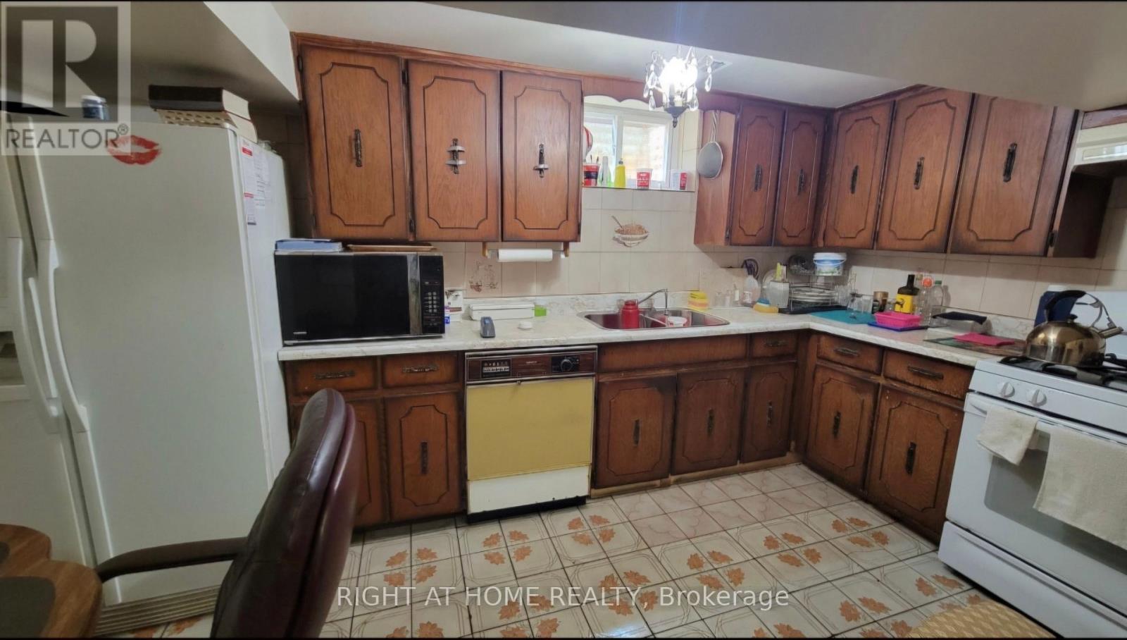 12 Fairglen Avenue, Toronto (L'amoreaux), Ontario  M1W 1G7 - Photo 18 - E12388519