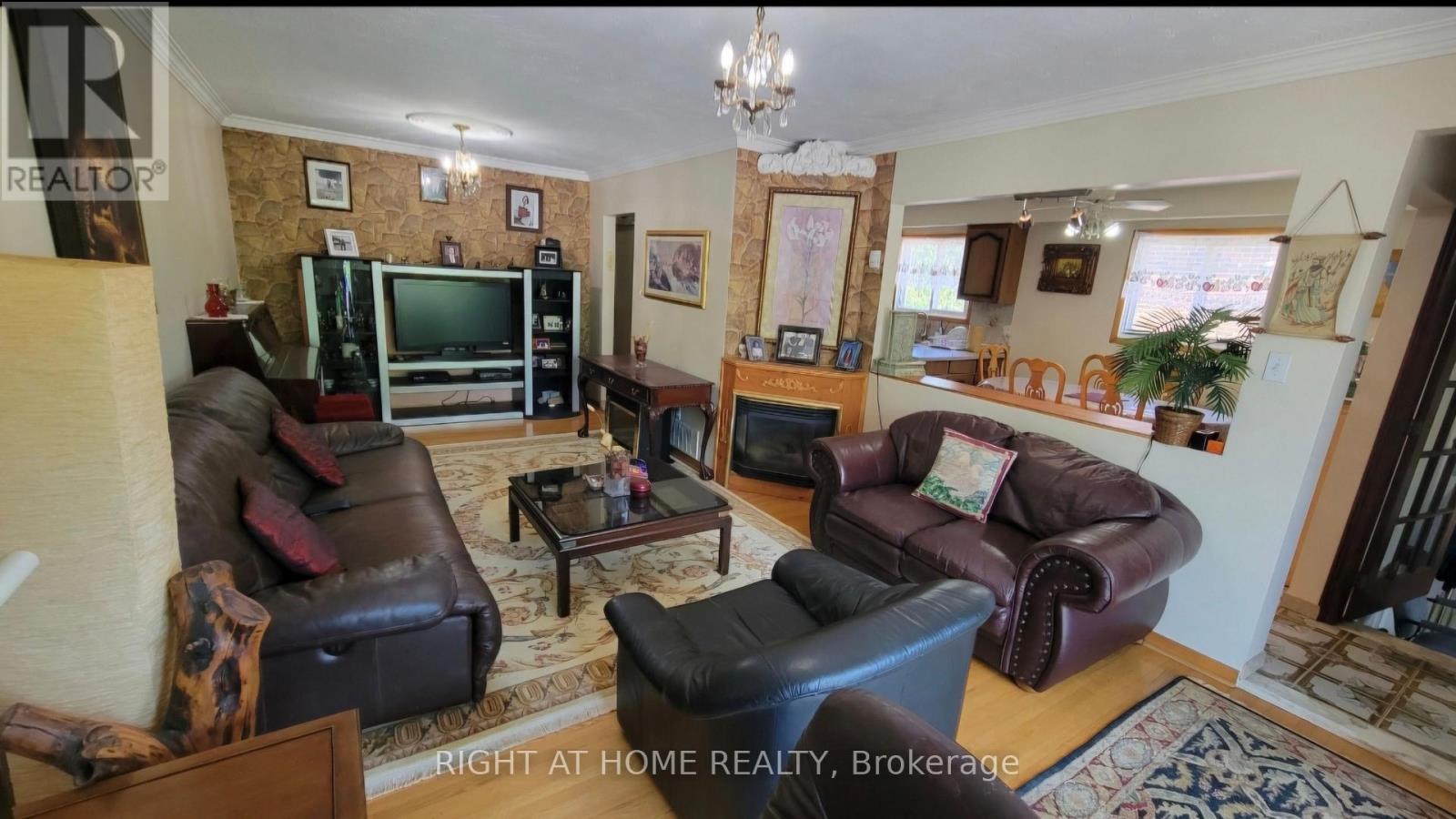 12 Fairglen Avenue, Toronto (L'amoreaux), Ontario  M1W 1G7 - Photo 3 - E12388519