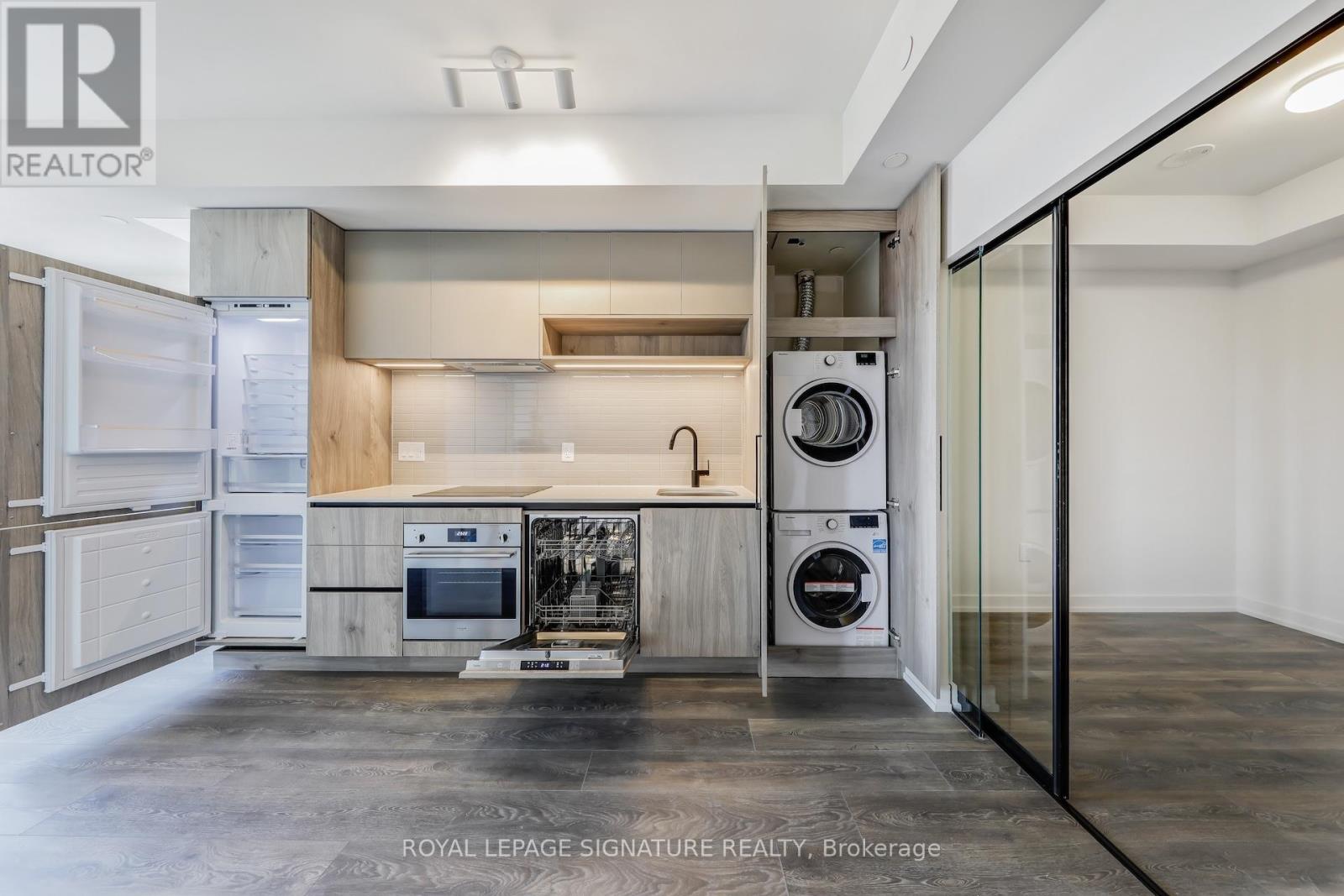 921 - 181 Sterling Road, Toronto, Ontario  M6R 2B2 - Photo 6 - C12389450