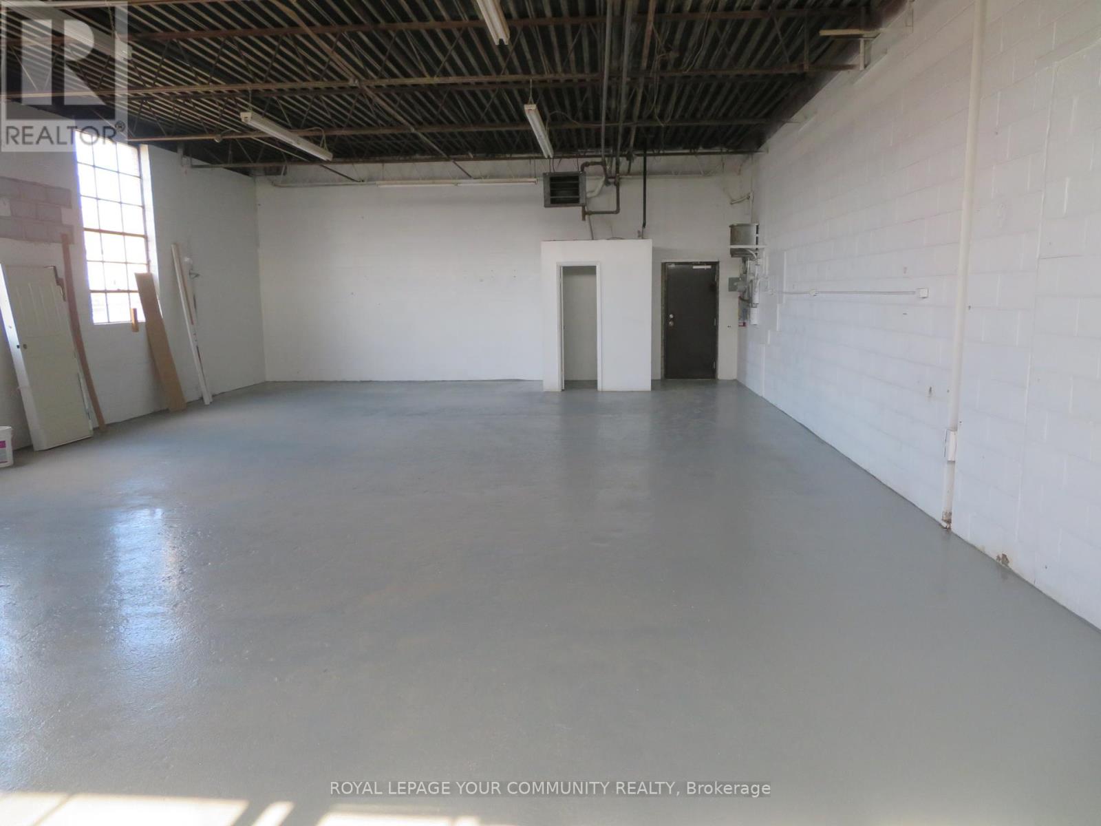 15 - 104 Kenhar Drive, Toronto, Ontario  M9L 1N4 - Photo 2 - W12354300