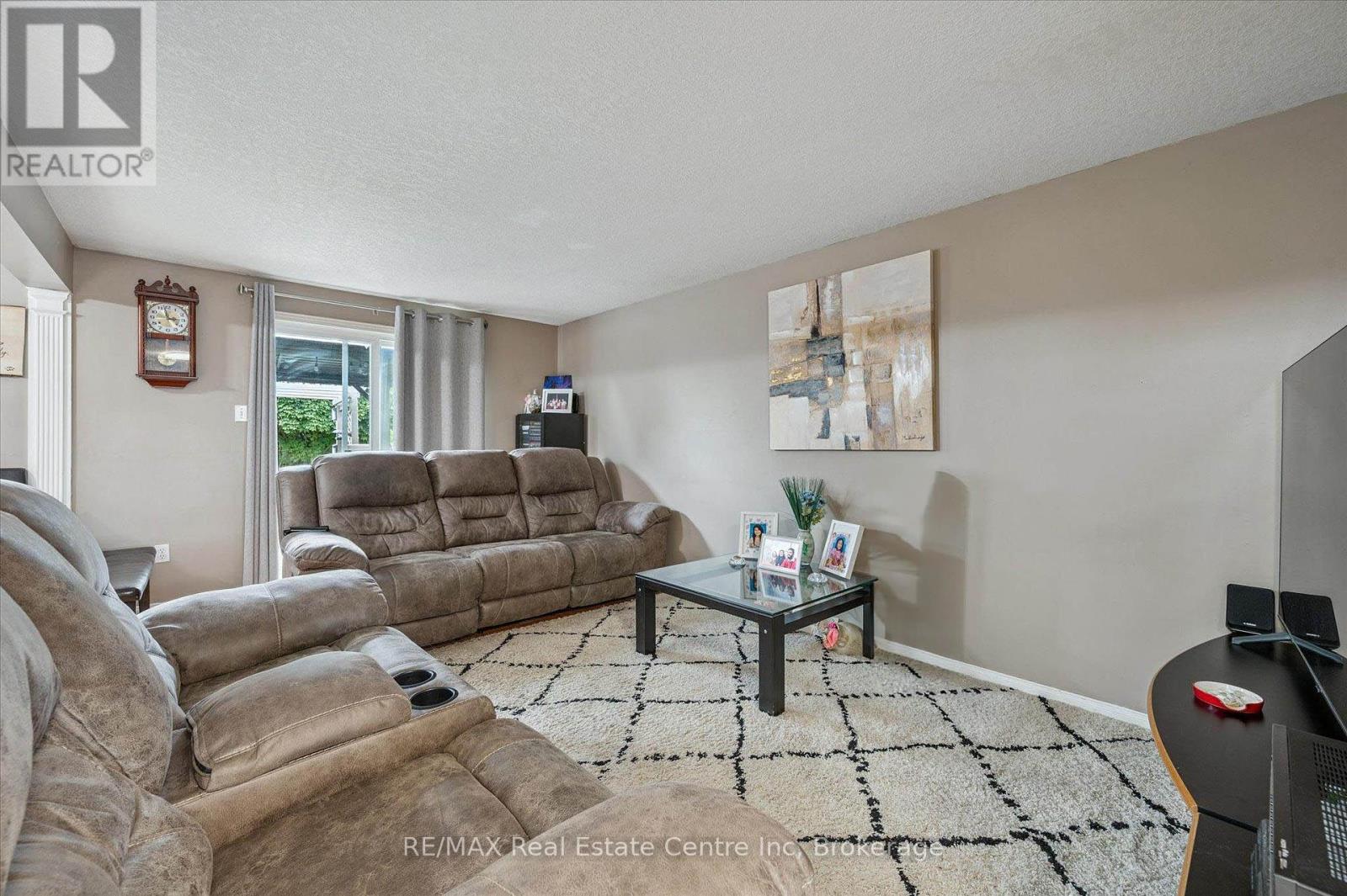 161 Stephanie Drive, Guelph, Ontario N1K 1X7 - Photo 2 - X12389511