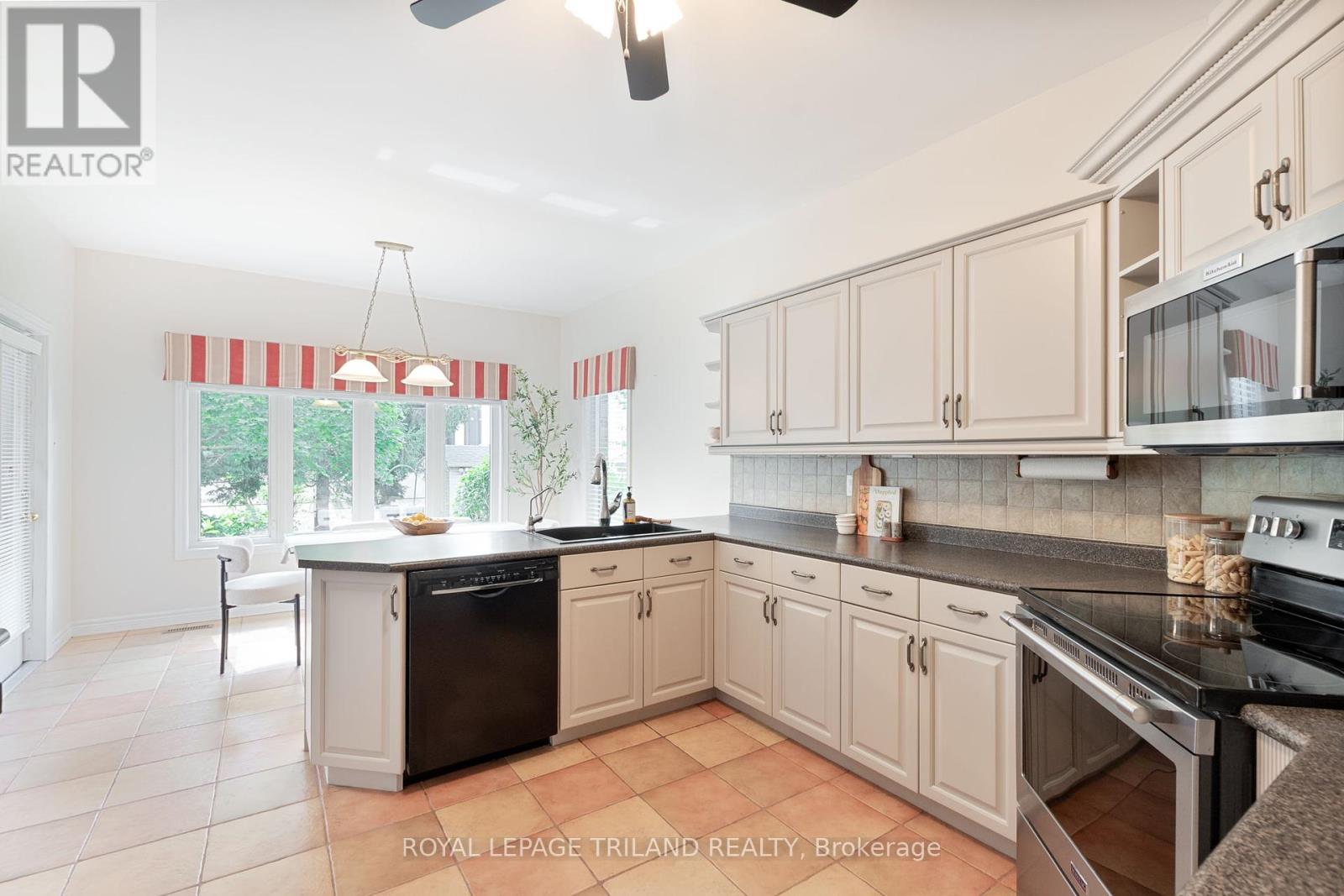 45 Stephen Moore Drive, Middlesex Centre, Ontario  N0L 1R0 - Photo 14 - X12389518