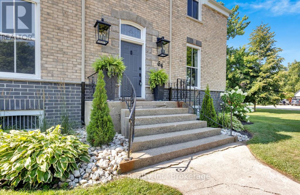 64 South Street W, Aylmer, Ontario  N5H 1R1 - Photo 2 - X12389603