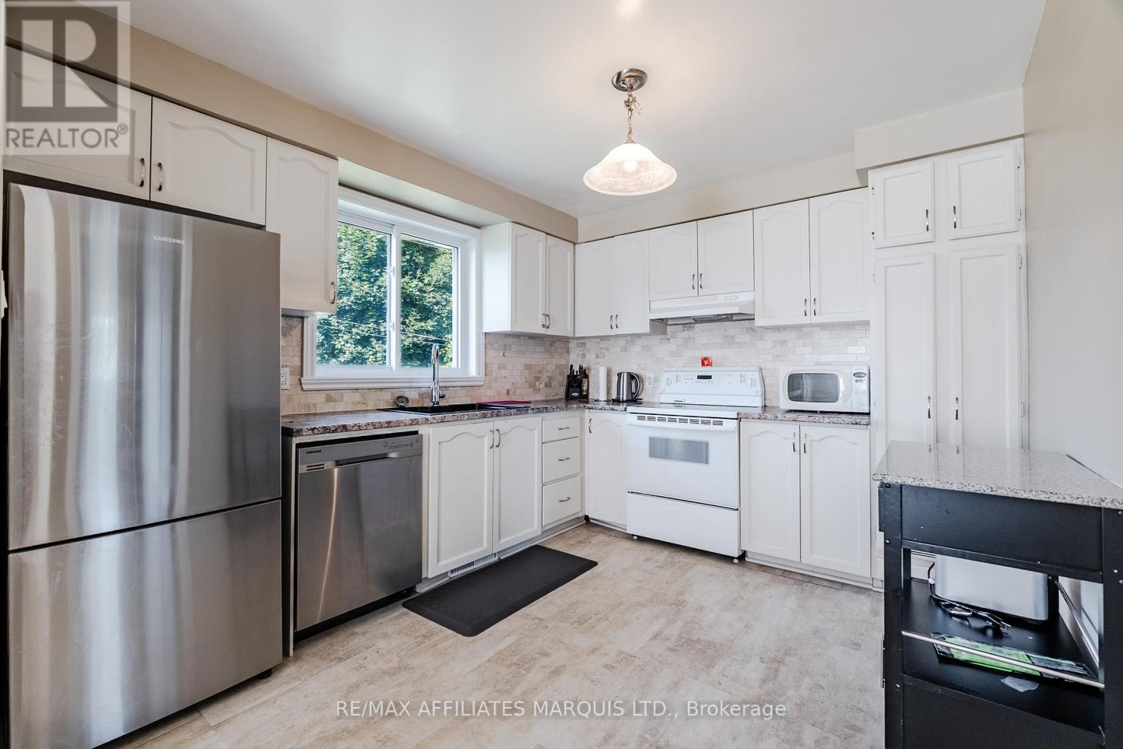 613 Carleton Street, Cornwall, Ontario  K6H 4Y4 - Photo 10 - X12389588