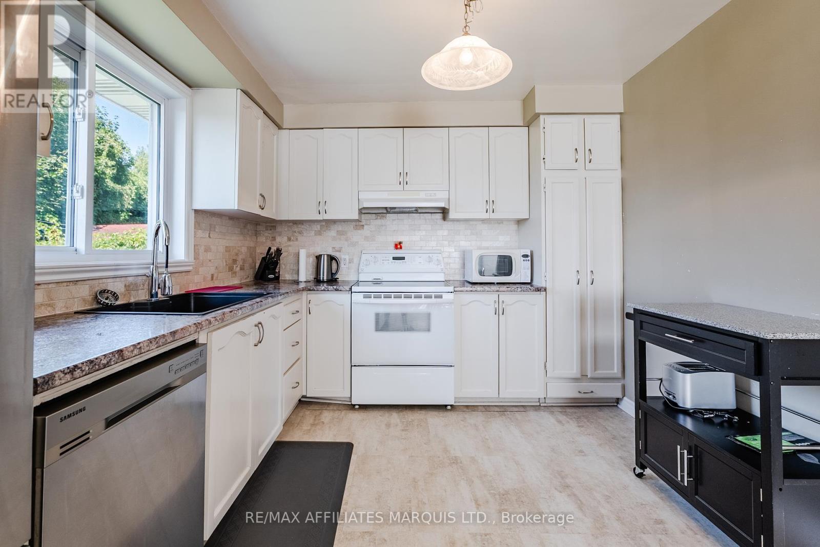 613 Carleton Street, Cornwall, Ontario  K6H 4Y4 - Photo 11 - X12389588