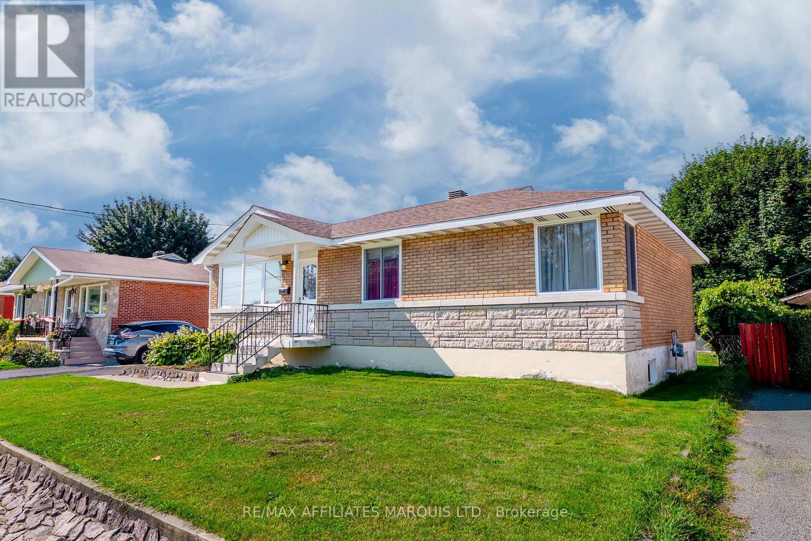 613 Carleton Street, Cornwall, Ontario  K6H 4Y4 - Photo 3 - X12389588