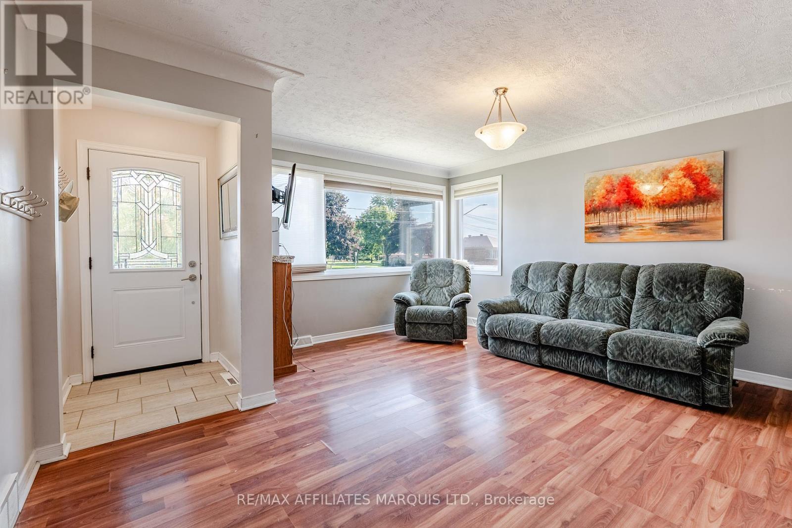 613 Carleton Street, Cornwall, Ontario  K6H 4Y4 - Photo 5 - X12389588