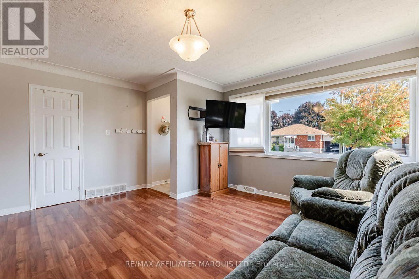 613 Carleton Street, Cornwall, Ontario  K6H 4Y4 - Photo 7 - X12389588