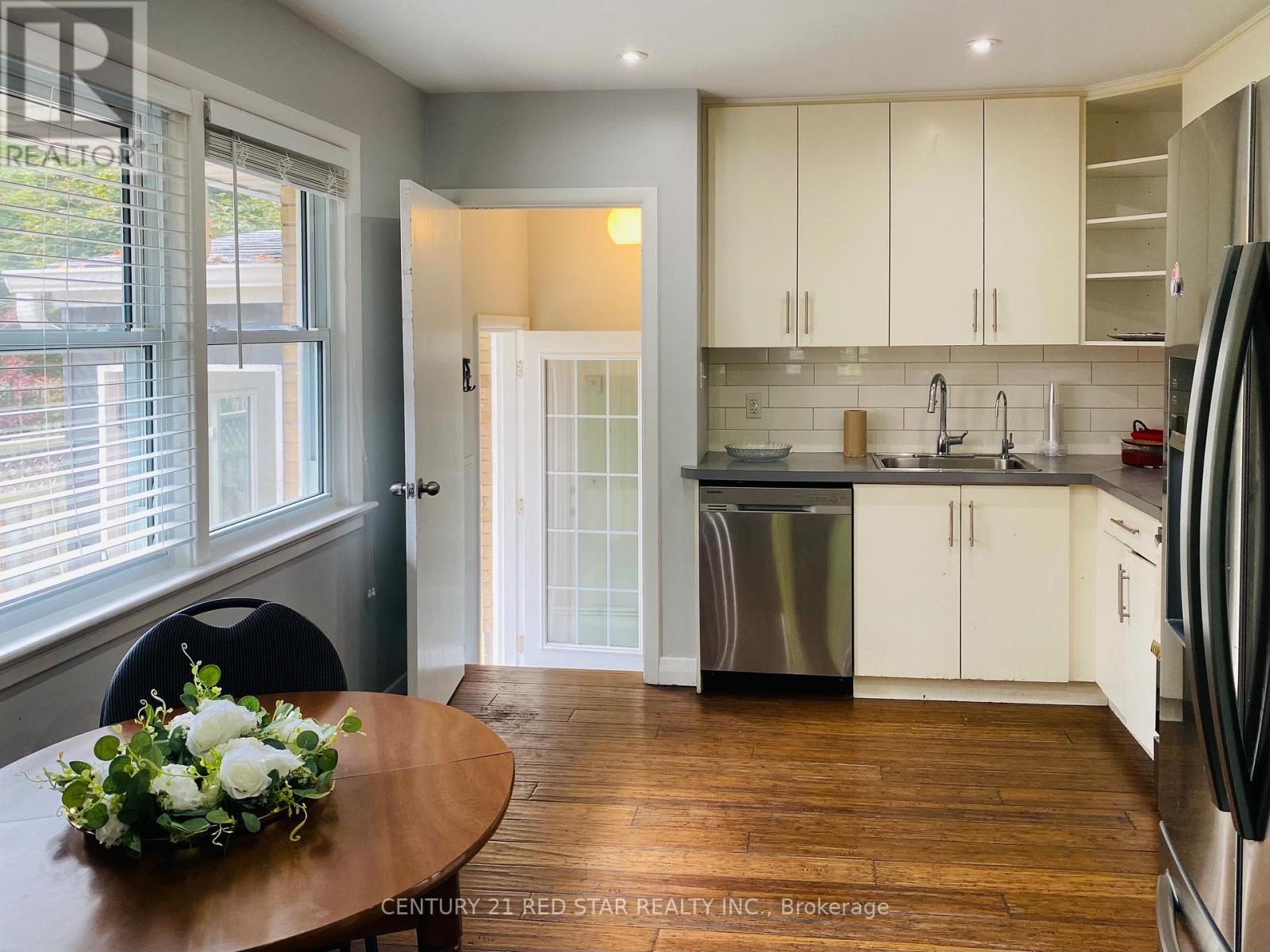 107 Ellis Crescent S, Waterloo, Ontario N2J 2C1 - Photo 14 - X12389159