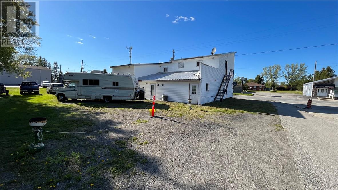 9 King St., St. Charles, Ontario  P0M 2W0 - Photo 4 - 2124588