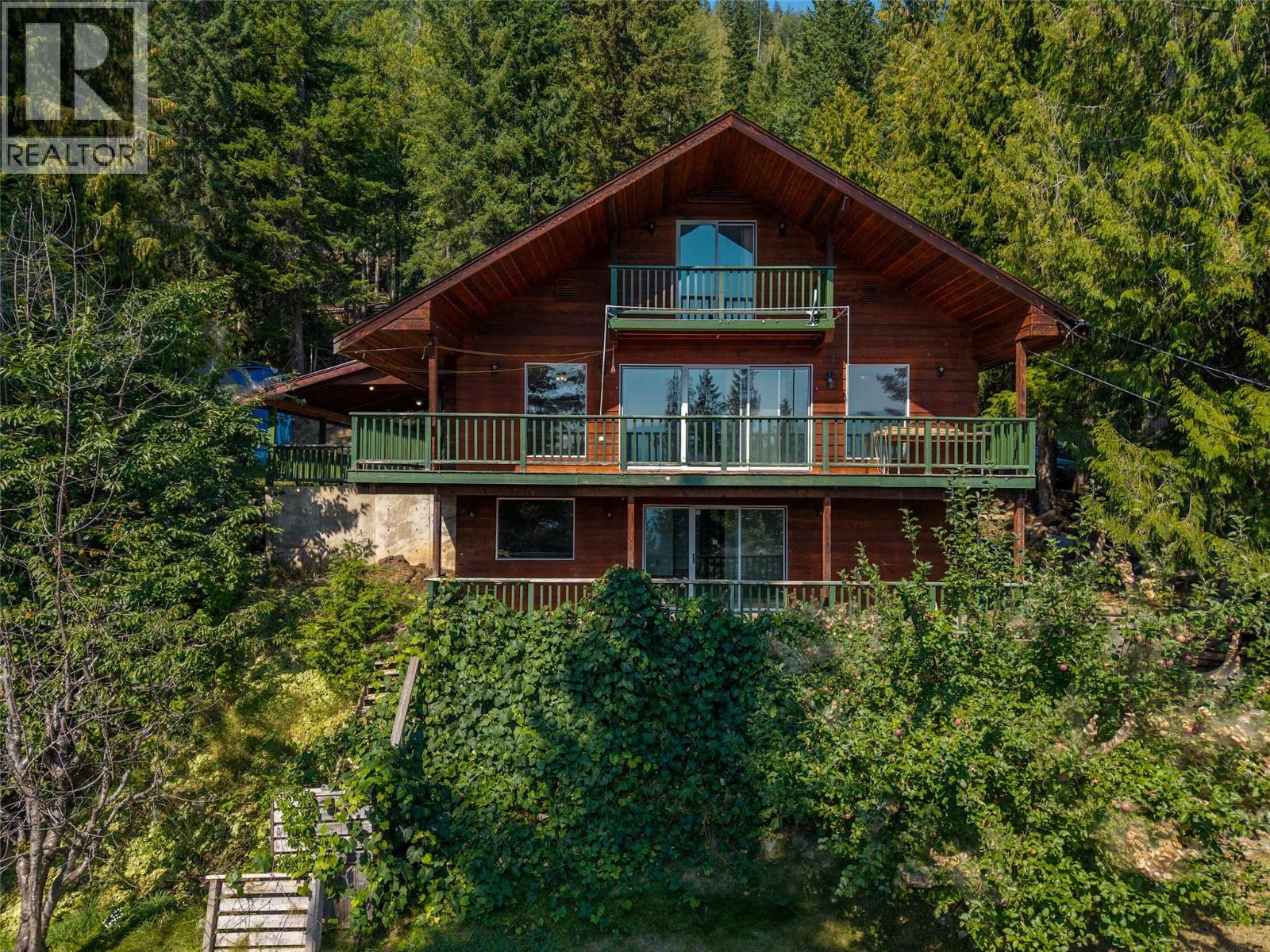 Photo of 2795 Vickers Trail, North Shuswap, Anglemont