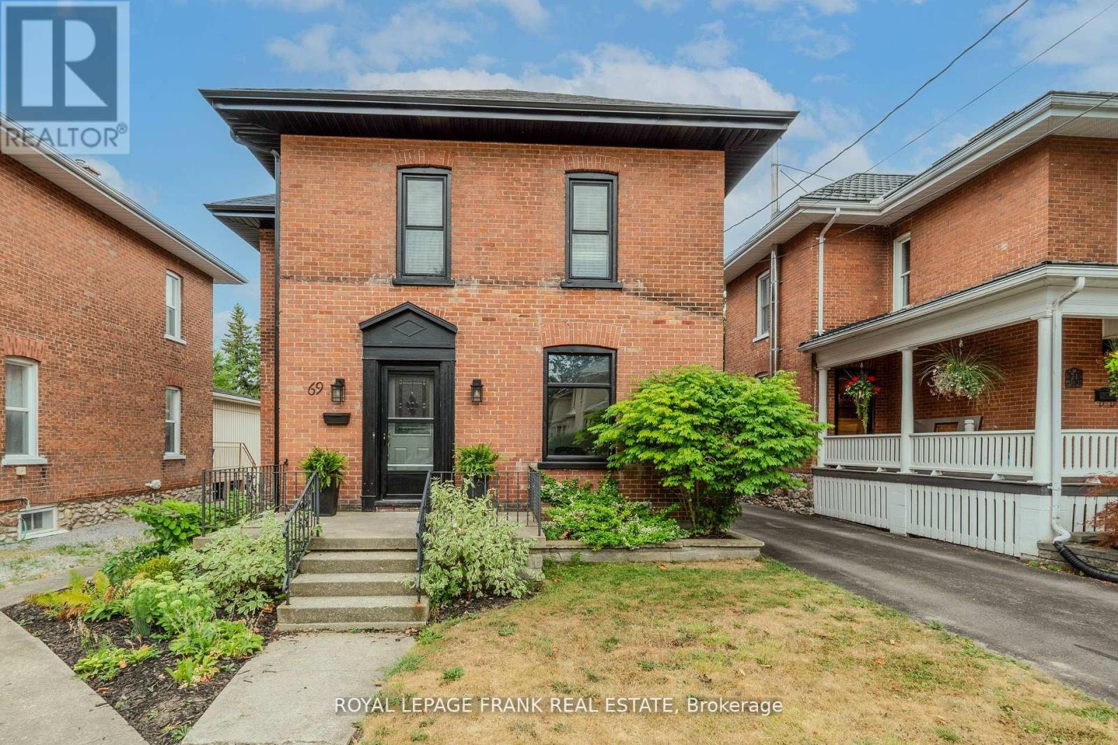 69 Peel Street, Kawartha Lakes, Ontario  K9V 3M5 - Photo 1 - X12389690