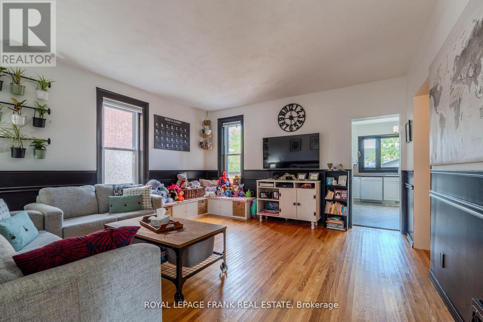 69 Peel Street, Kawartha Lakes, Ontario  K9V 3M5 - Photo 11 - X12389690