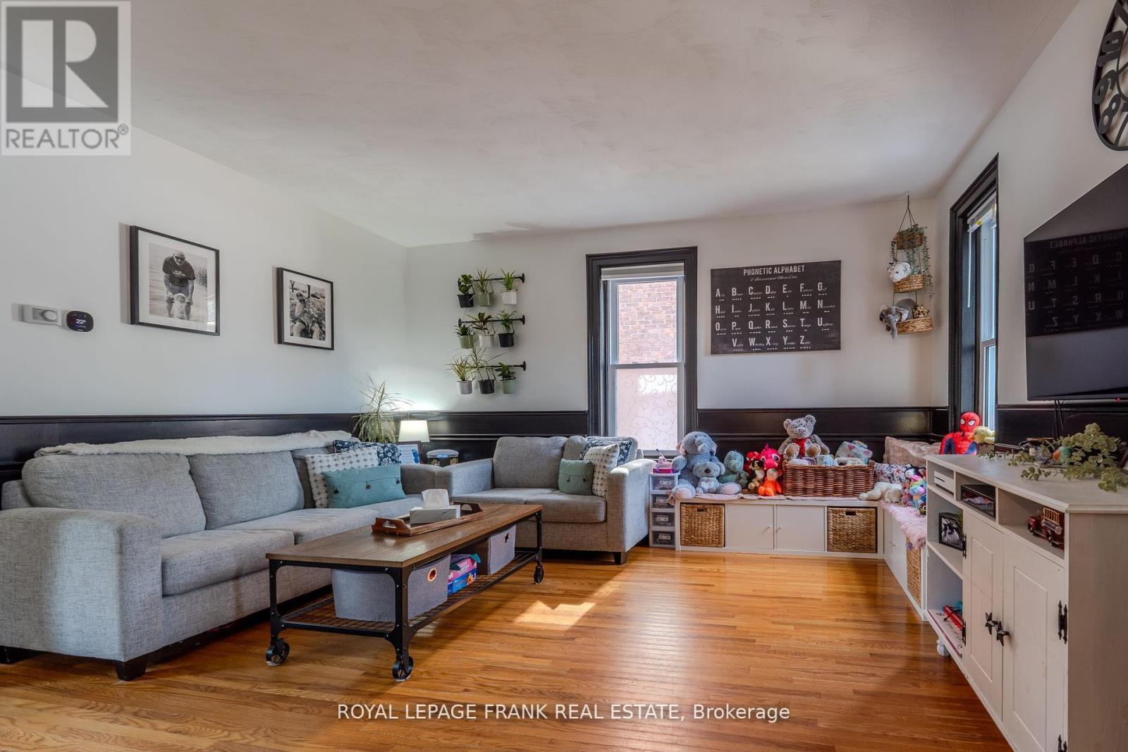 69 Peel Street, Kawartha Lakes, Ontario  K9V 3M5 - Photo 12 - X12389690